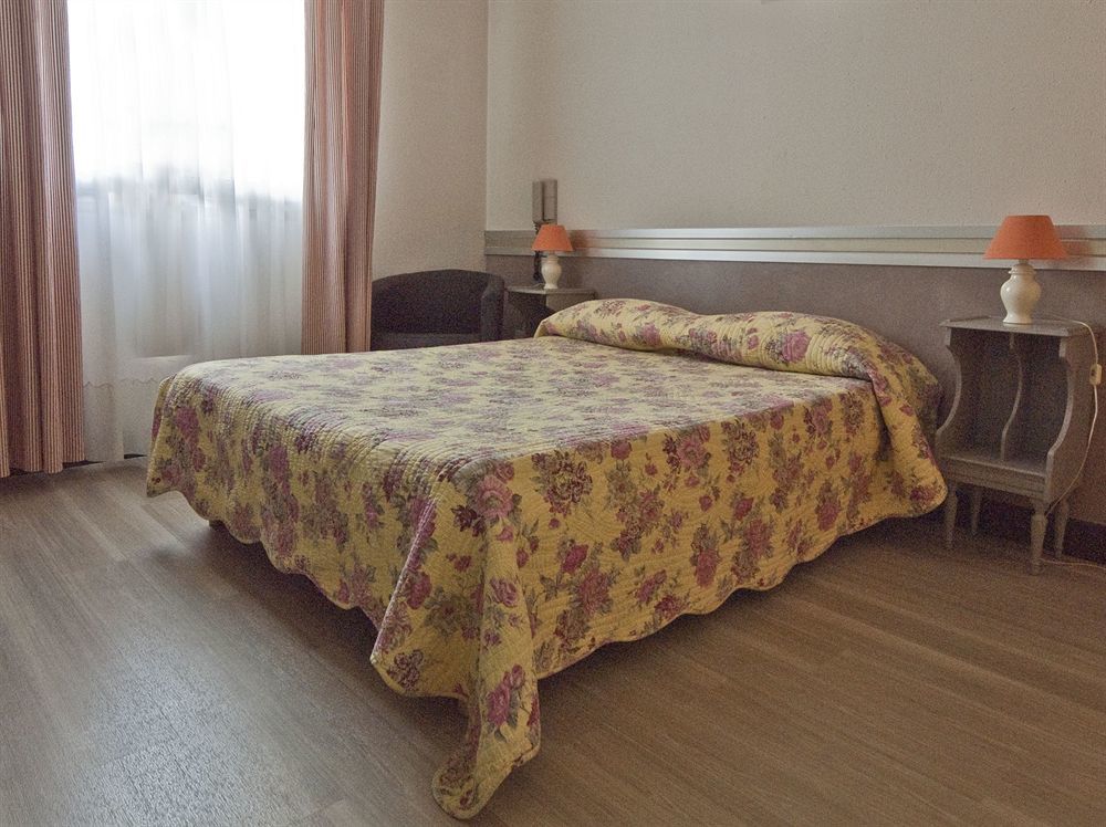 Hotel Les Oliviers Фаянс Экстерьер фото