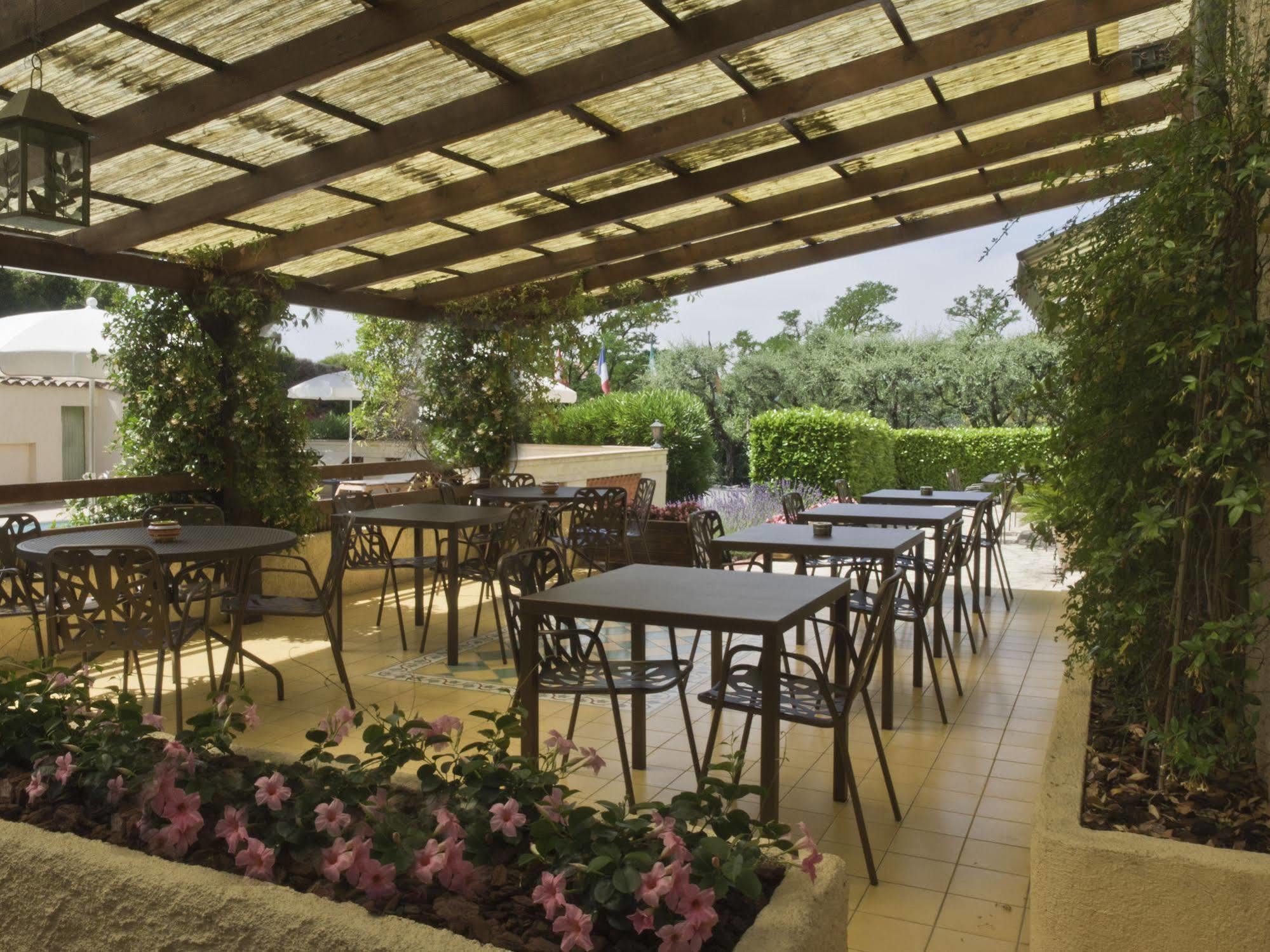 Hotel Les Oliviers Фаянс Экстерьер фото